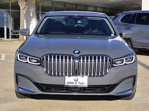 Certified 2022 BMW 750i xDrive w/ Executive Package image 2