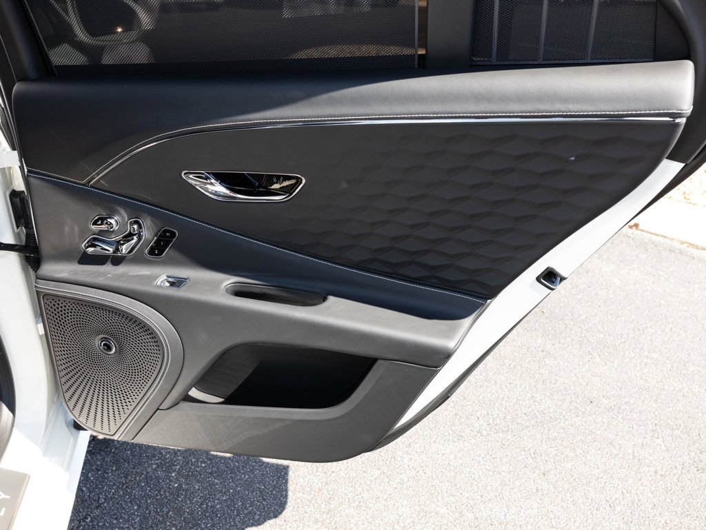 Used 2025 Bentley Flying Spur Plug-In Hybrid AWD/4WD image 67