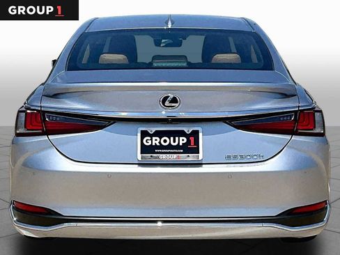 Used 2025 Lexus ES 300h w/ Premium Package FWD image 5