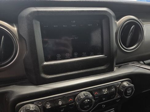 Used 2022 Jeep Wrangler Sport AWD/4WD image 9