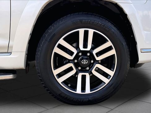 Used 2018 Toyota 4Runner Limited AWD/4WD image 7