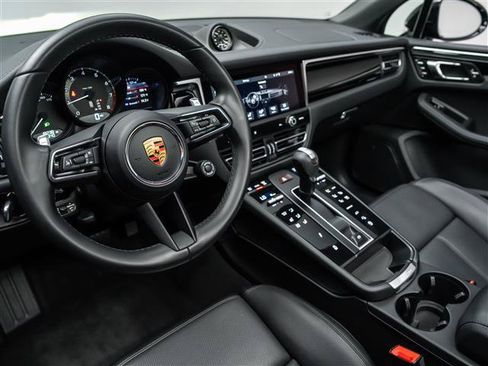 Used 2024 Porsche Macan AWD/4WD image 12