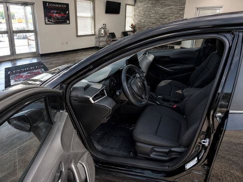 Used 2023 Toyota Corolla LE FWD image 9