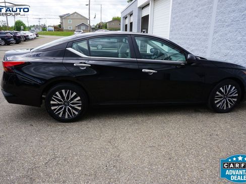 Used 2025 Nissan Altima 2.5 SV FWD image 12