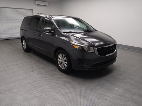 Used 2017 Kia Sedona LX FWD image 11