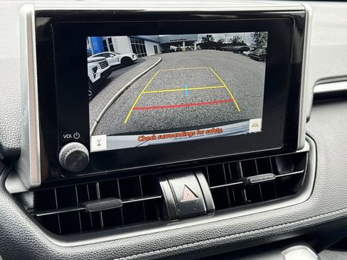 Used 2025 Toyota RAV4 XLE AWD/4WD image 17