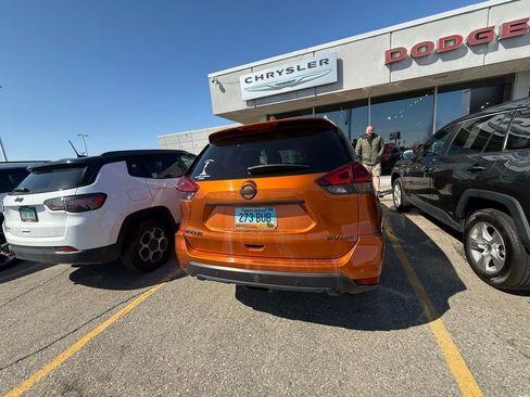 Used 2019 Nissan Rogue SV image 6