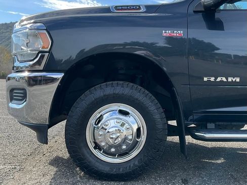 Used 2019 RAM 3500 Tradesman w/ Chrome Appearance Group image 10