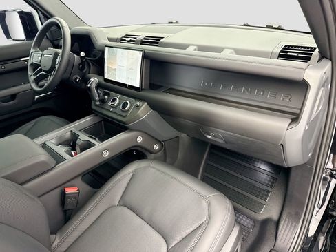 Used 2025 Land Rover Defender 130 X-Dynamic SE AWD/4WD image 16