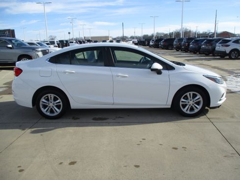 Used 2018 Chevrolet Cruze LT image 7