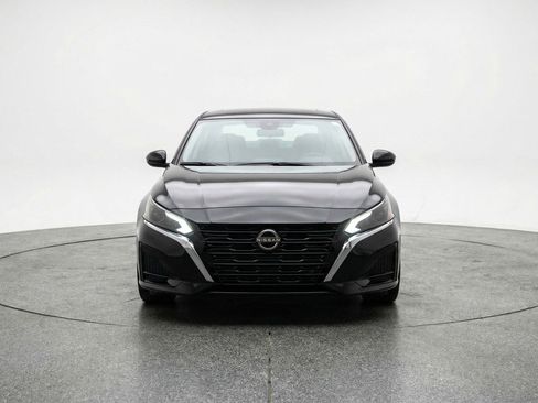 Used 2025 Nissan Altima 2.5 SV image 2