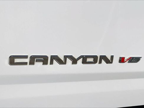 Used 2017 GMC Canyon SLT w/ Driver Alert Package AWD/4WD image 30