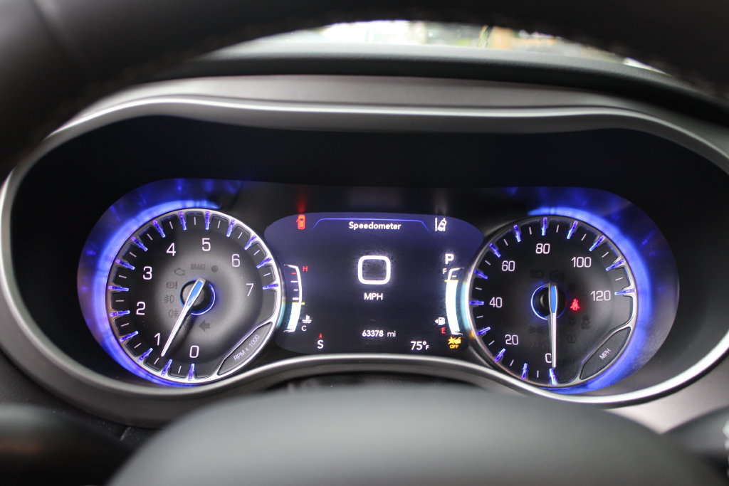 Used 2025 Chrysler Pacifica Select FWD image 16