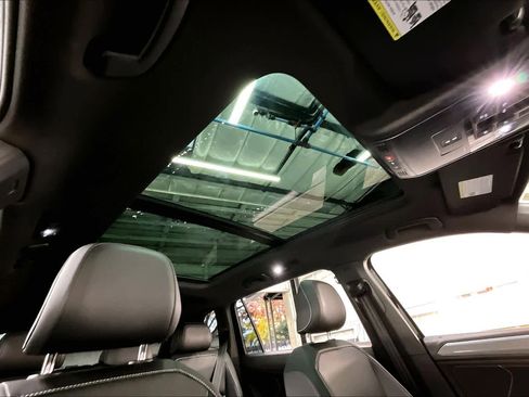 Used 2024 Volkswagen Tiguan SE R-Line image 25