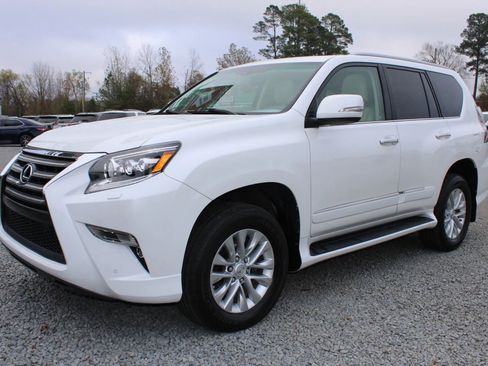 Used 2019 Lexus GX 460 image 3