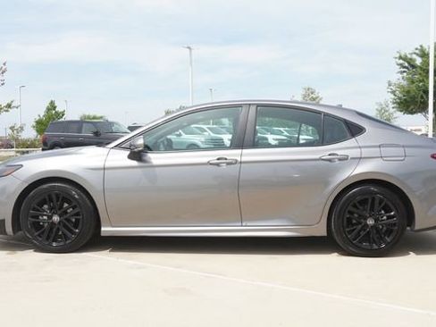 Used 2025 Toyota Camry SE image 6