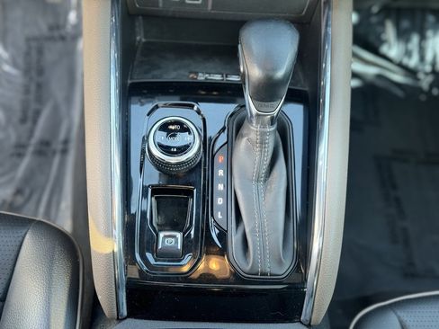 Used 2023 GMC Canyon Denali image 17