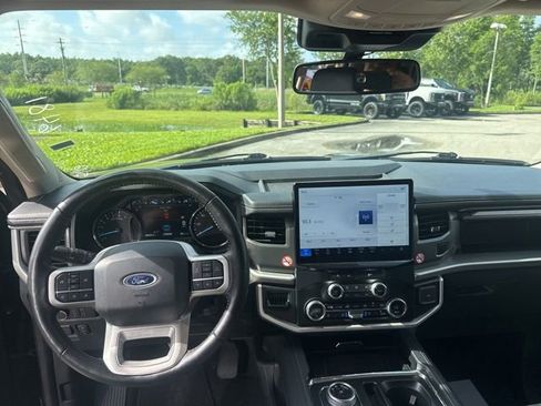 Used 2024 Ford Expedition XLT RWD image 12