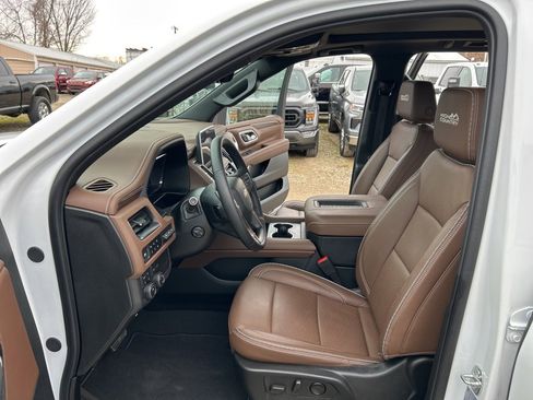 Used 2024 Chevrolet Suburban High Country image 16