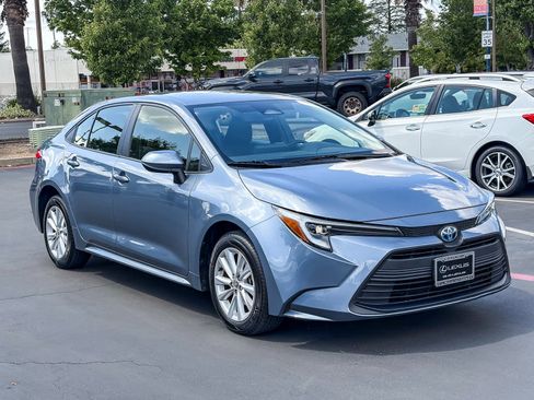 Used 2024 Toyota Corolla LE w/ LE Convenience Package FWD image 5