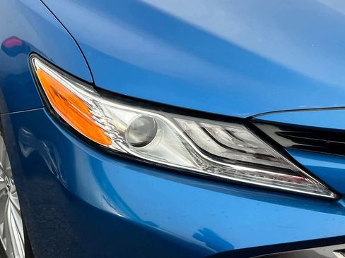 Used 2019 Toyota Camry XLE w/ Sunroof Package image 14