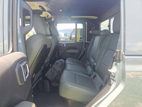 Used 2026 Jeep Gladiator Mojave AWD/4WD image 12