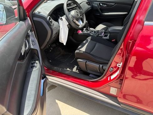 Used 2017 Nissan Rogue S FWD image 9