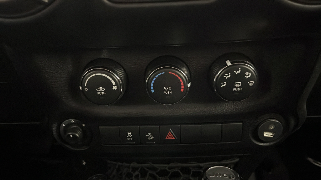 Used 2018 Jeep Wrangler Unlimited Sport S AWD/4WD image 31