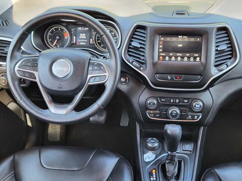 Used 2019 Jeep Cherokee Latitude Plus w/ Cold Weather Group AWD/4WD image 26