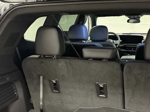 Used 2025 Buick Enclave Preferred image 18