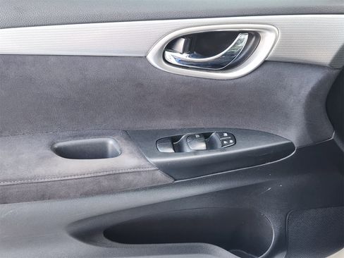 Used 2013 Nissan Sentra SR w/ Premium Pkg image 23