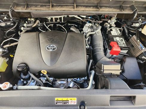 Used 2022 Toyota Highlander XLE image 32