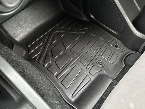 Used 2024 Nissan Frontier SV image 34