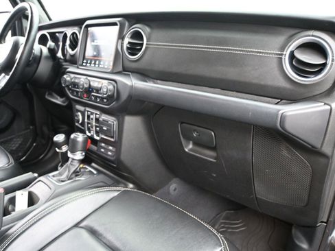 Used 2019 Jeep Wrangler Unlimited Sahara AWD/4WD image 14