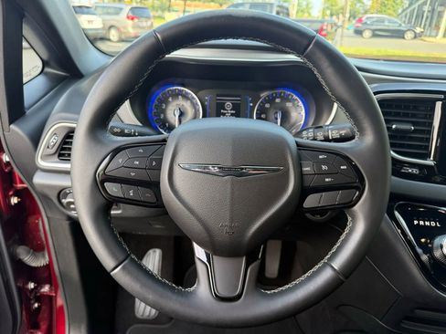 Used 2018 Chrysler Pacifica Touring-L w/ Premium Audio Group image 17