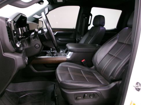Used 2024 Chevrolet Silverado 1500 High Country w/ High Country Premium Package AWD/4WD image 9