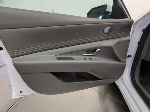 Used 2025 Hyundai Elantra SEL FWD image 27