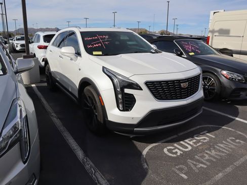 Used 2020 Cadillac XT4 Premium Luxury image 3