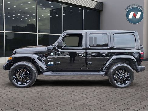 Used 2024 Jeep Wrangler Sahara image 12