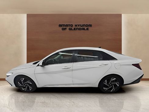 Used 2025 Hyundai Elantra SEL FWD image 2