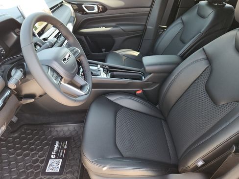 New 2026 Jeep Compass Latitude image 10