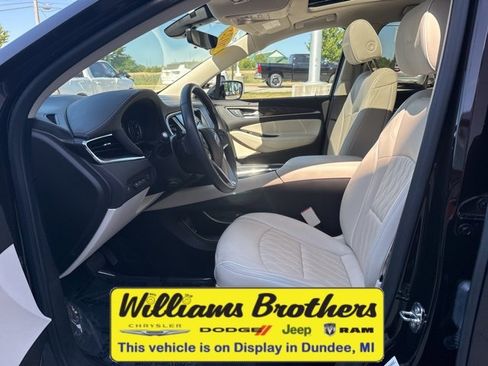 Used 2023 Buick Enclave Avenir w/ Avenir Technology Package image 10