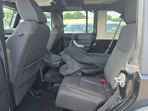 Used 2015 Jeep Wrangler Unlimited Rubicon w/ Dual Top Group AWD/4WD image 16