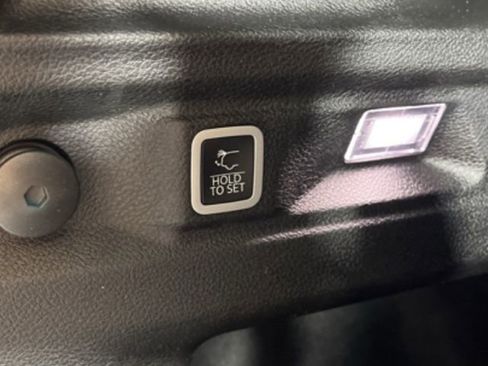 Used 2024 Jeep Grand Cherokee L Laredo image 54