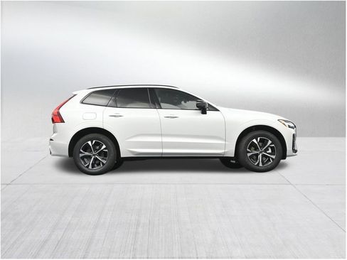 Used 2026 Volvo XC60 B5 Core AWD/4WD image 26