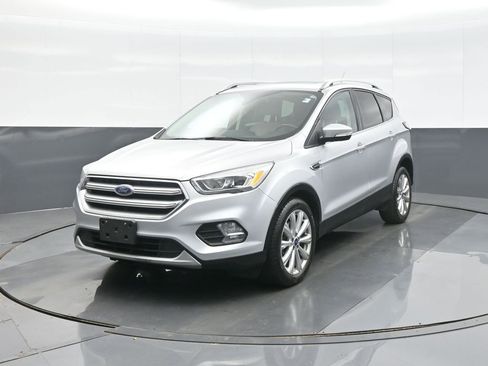 Used 2017 Ford Escape Titanium image 3