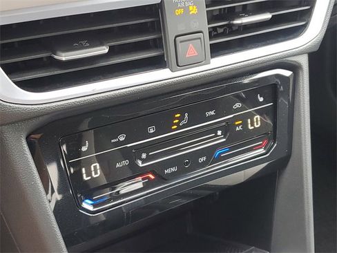 New 2025 Volkswagen Taos SE image 30