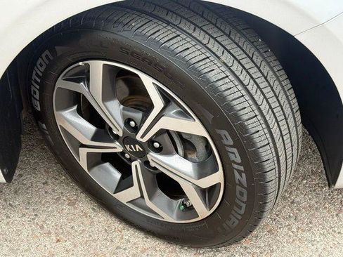 Used 2020 Kia Forte LXS FWD image 14