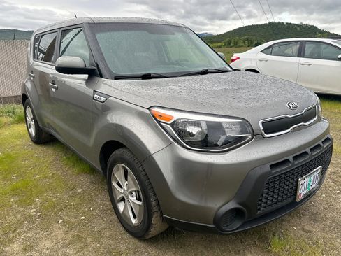 Used 2016 Kia Soul FWD image 2