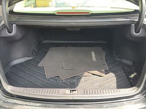 Used 2011 Hyundai Genesis 3.8 RWD image 5